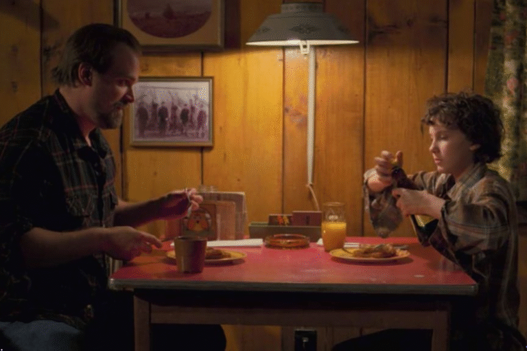 millie bobby brown e david harbour em Stranger Things - Foto: Reprodução/Stranger Things